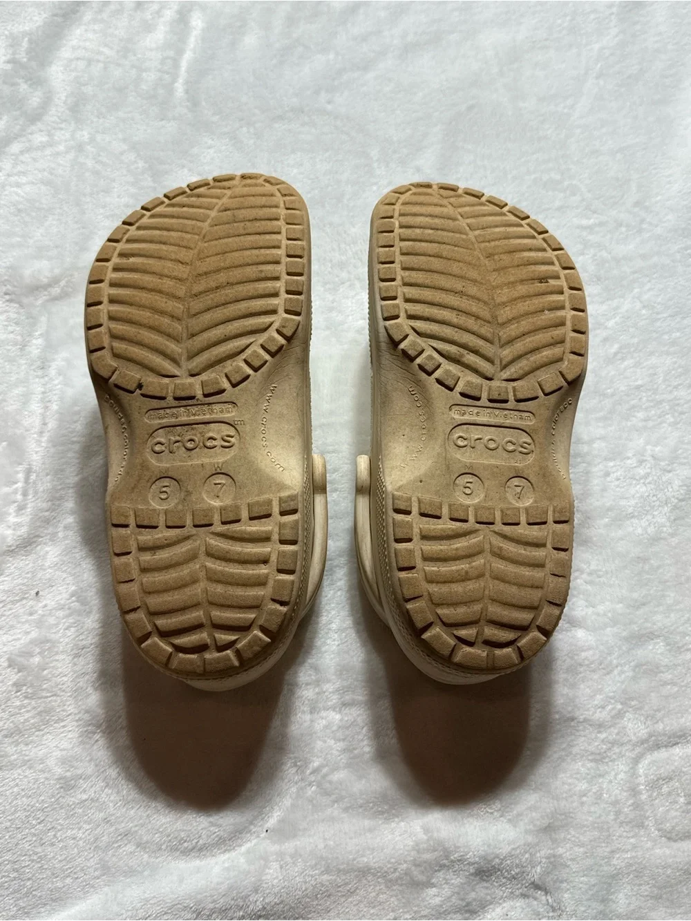 CROCS Classic Clog in Light Beige